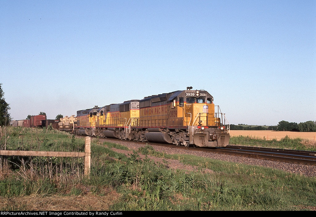 UP 3939 near Toronto